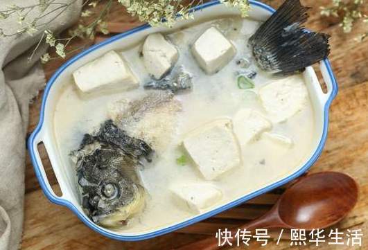 鱼汤|炖鱼汤时，不能直接下锅炖，记住2个窍门，鱼汤奶白，鲜美还不腥