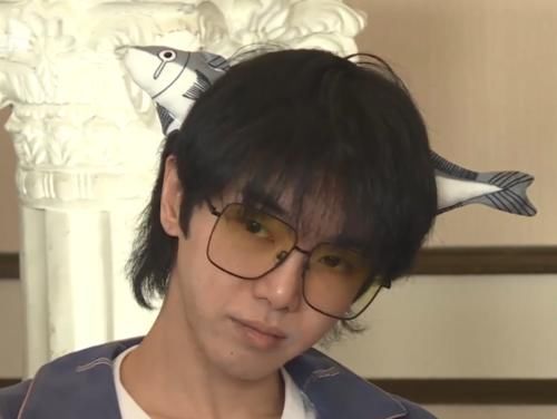 《王牌6》嘉宾素颜出场，关晓彤清水芙蓉，范丞丞高光闪眼