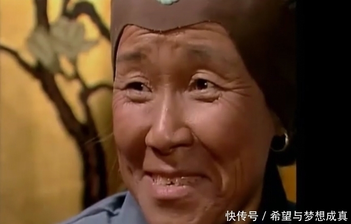 王夫人|两匹子虚乌有的绸缎，一两费尽周折的燕窝，藏着王夫人的冷酷无情