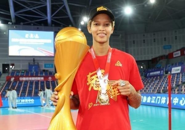 王唯漪|官宣！中国女排26岁名将勇夺大奖，或入选国家队，冲击王梦洁？