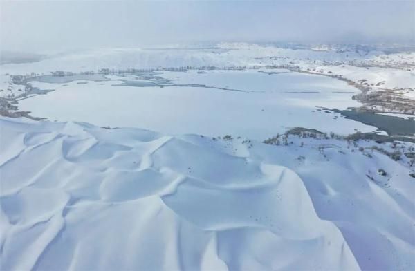 降雪|“瀚海阑干百丈冰”是真的！太梦幻了，塔克拉玛干沙漠下雪了