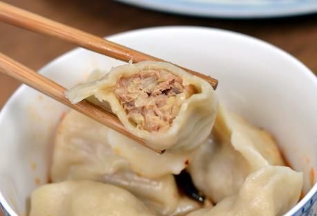 调饺子馅,有人先放盐有人后放盐?做对了,饺子鲜嫩饱满汁不外流