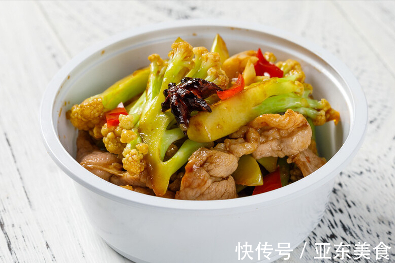 花菜|炒花菜，不焯水也不过油，教你一招，花菜香香脆脆，好吃又入味