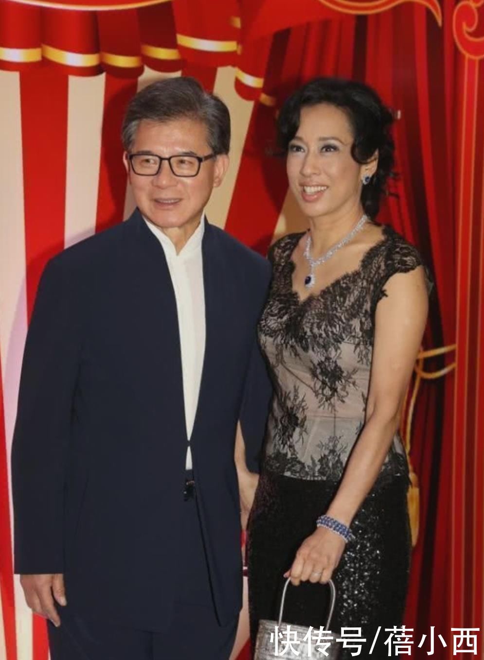 小姐姐|朱玲玲真的是中年女性的穿搭模板，简单黑白配，休闲却不失高级感