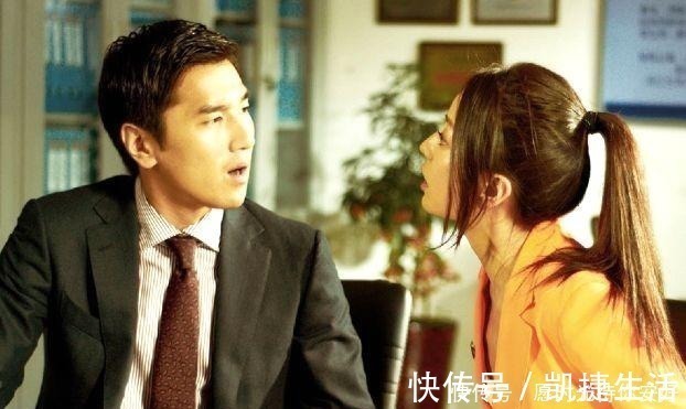 上联$经典对联! 上联 “原配夫妻脚挨脚”, 下联听了很伤感