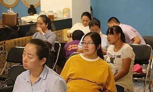 产妇|妊妇无麻醉直接剖宫产,医护人员含泪接生!女人才懂为母则刚