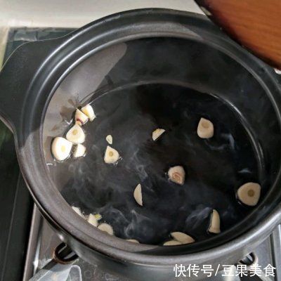 〔一人食〕暖洋洋香辣番茄鳕鱼锅