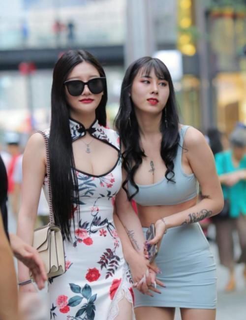 妹妹|姐妹二人完美街拍,姐姐旗袍尽显优雅,妹妹短裙青春靓丽