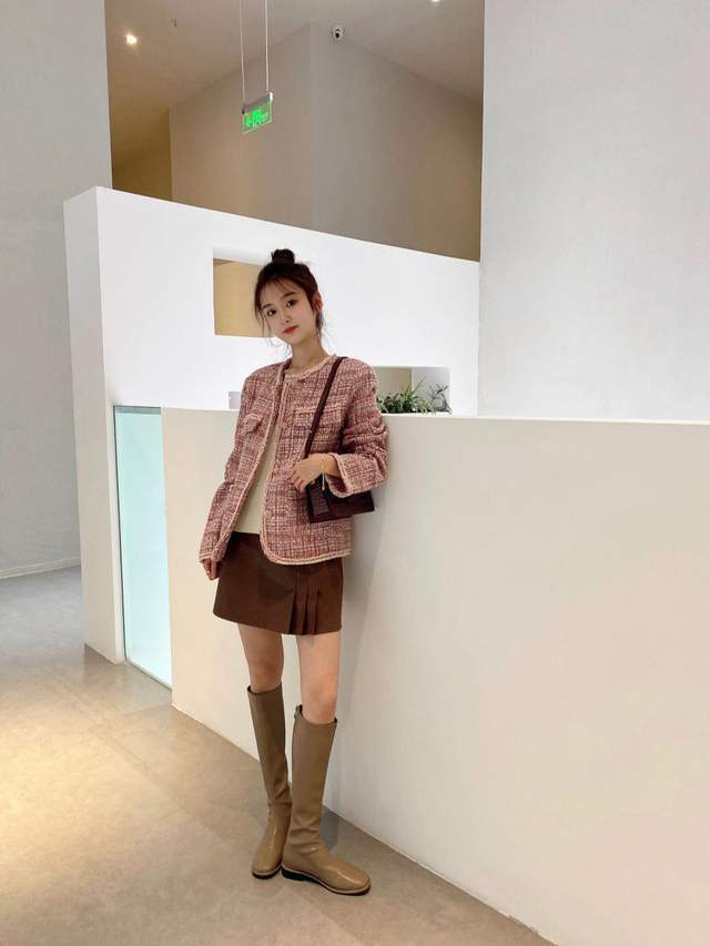 小个子|秋天一定要穿一次“小香风套装”,高级不说还显白,美进骨子里