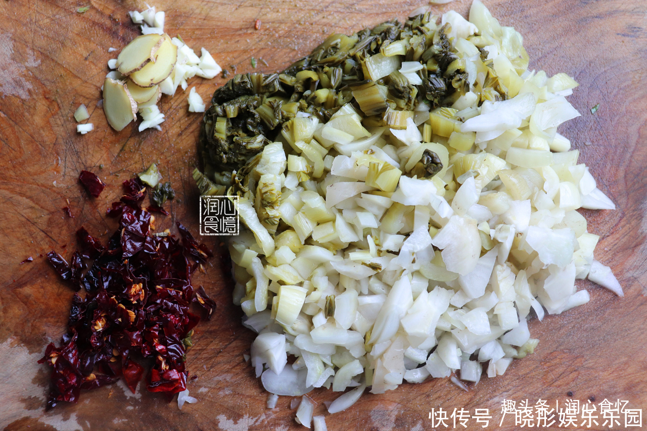 在家|想吃酸菜不用买!自己在家做5天就能吃,炒酸菜也有诀窍,教给你