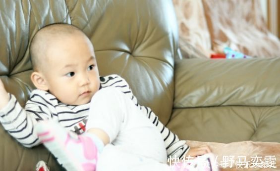 宝妈|孩子“脸大”也有原因，当出现坏习惯的时候，妈妈要赶紧制止