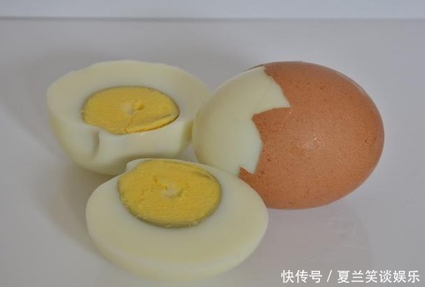 蛋壳|煮鸡蛋不能只放水，加点“它”，鸡蛋鲜嫩好吃，更好剥壳