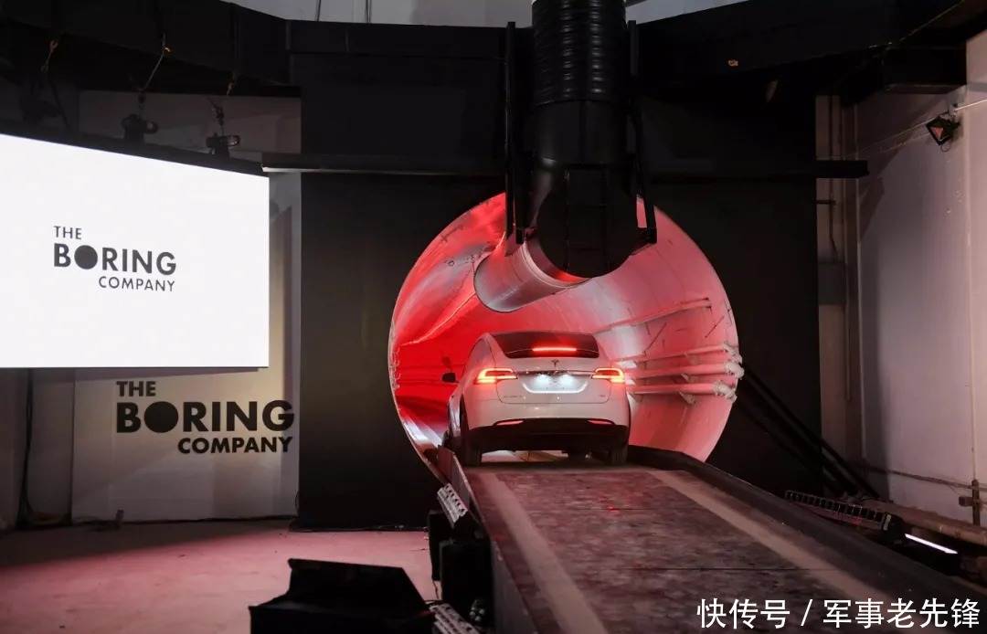 拉斯维加斯 「无聊公司」造了个「无聊产品」?马斯克秀了套地下小火车