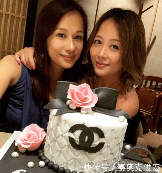 文颂娴年过四旬仍挺美 素净t恤穿得水灵娇嫩 保养真挺关键的 快资讯