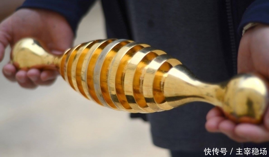 物体|男子古埃及遗址发现的不明金色物体,专家的鉴定却被网友打脸