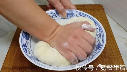 面粉别烤面包了,锅里烙一烙,个个松软香甜,保证全家都爱吃