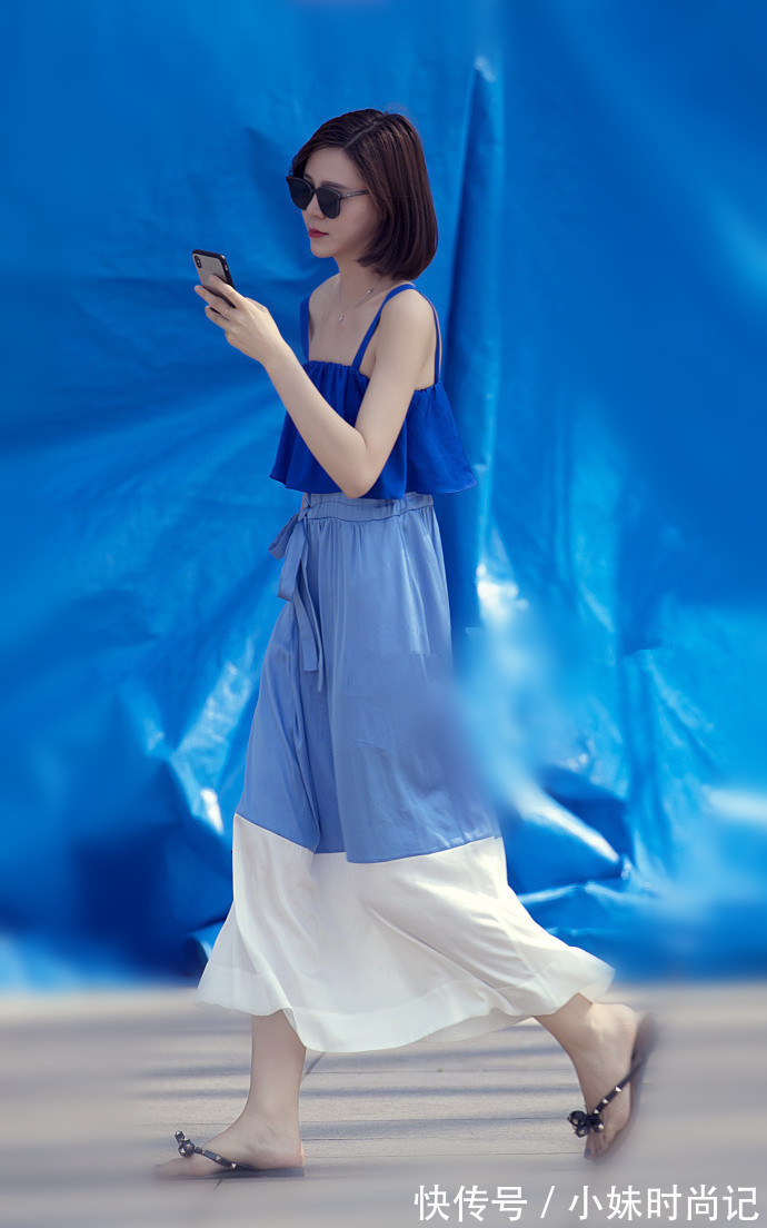 女人味 重庆街拍,独特的设计,流露出优雅的姿态,展现性感女人味!