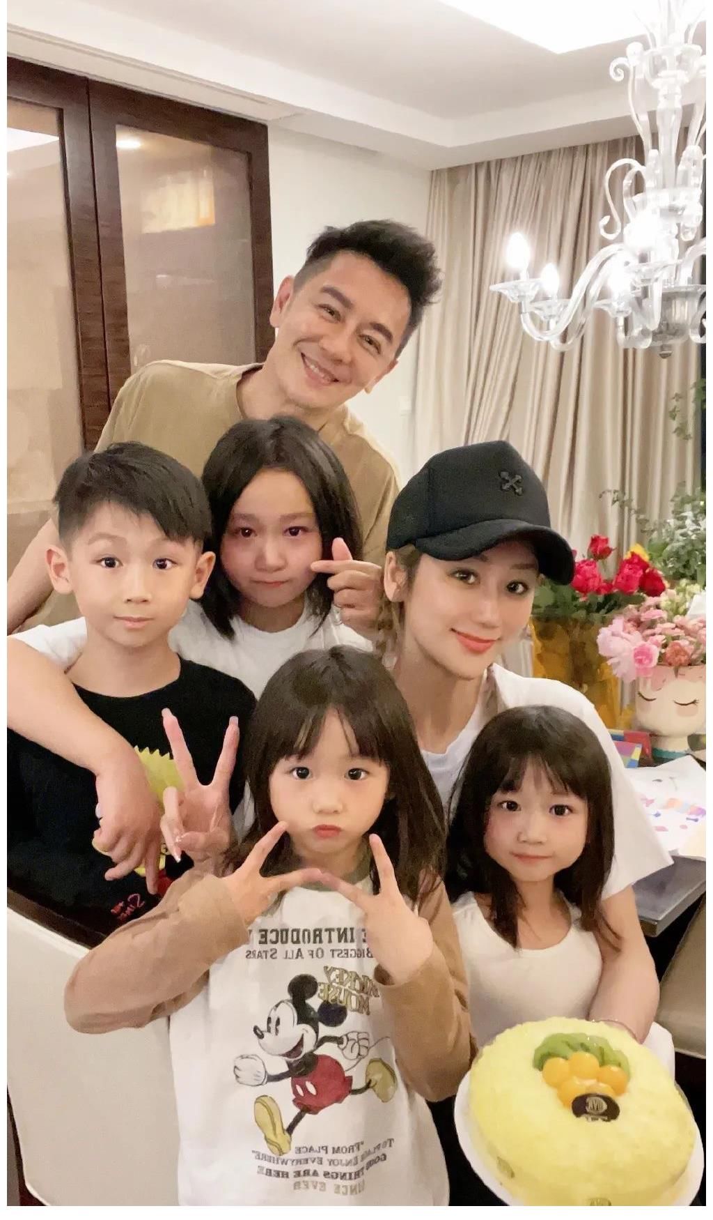 为她而战|港星夫妻北上捞金：有的成炙手可热综艺咖，有的主攻直播卖货