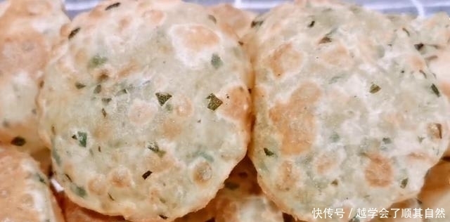 春天,少吃馒头包子多吃它,简单一炸,个个空心,暄软又劲道
