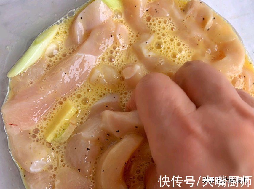 炸酥肉调面糊,别用面粉生粉,川菜厨子教你做法,又酥又香还入味