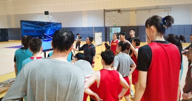 wcb央视直播!中国女篮VS尼日利亚,李梦意外受伤,顶级后卫回归首秀