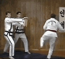 |搞笑GIF趣图:女朋友太爱玩,好想装作不认识她!