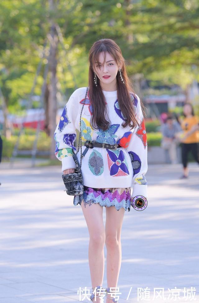 青春时尚的连衣裙,让体型偏瘦的你圆润一些,