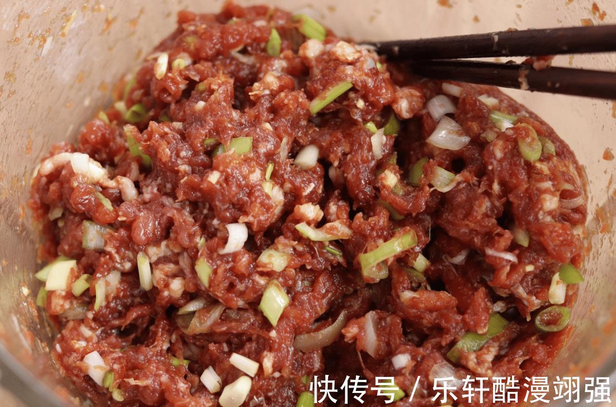 解馋|自制千层猪肉饼，好吃不腻，外皮酥脆，馅料鲜香，真解馋