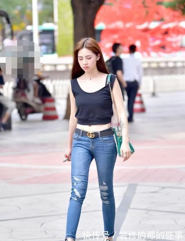 尖头 美女脚上一双尖头的高跟鞋带有微透的视觉效果,看上去格外有魅力