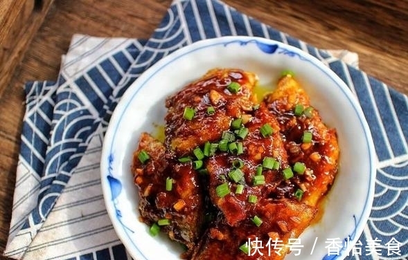 油炸|油煎带鱼用淀粉还是面粉？想要外酥里嫩就用它，颜值高又香喷喷
