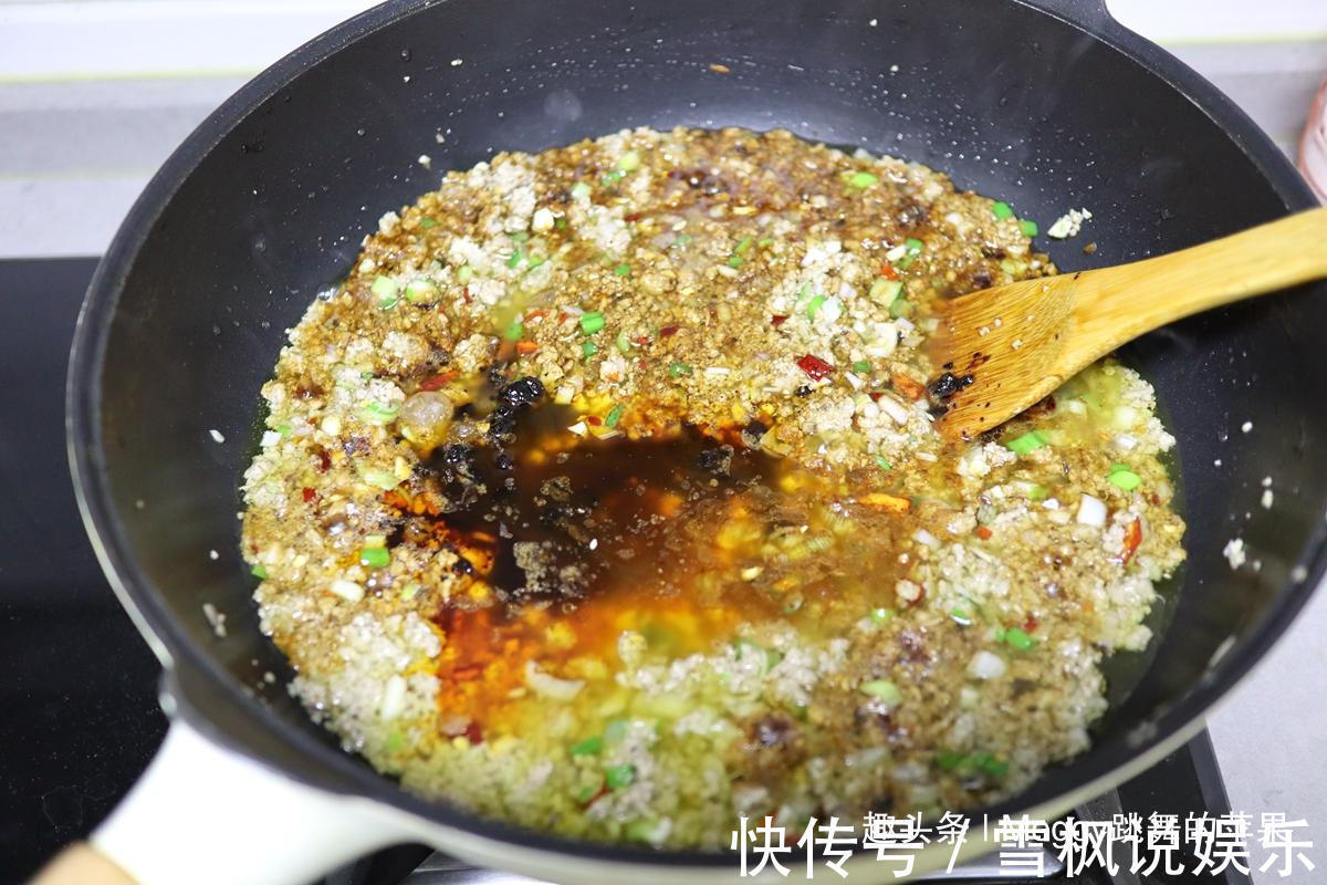 万能香辣酱巨好吃，面条米饭能多吃半碗，连老干妈都靠边站