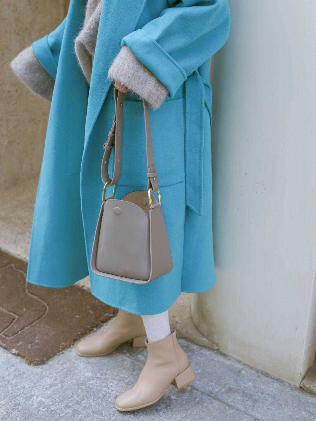 搭配|别再用九分裤搭短靴了!今年最流行的是半身裙+及踝靴,谁穿谁美