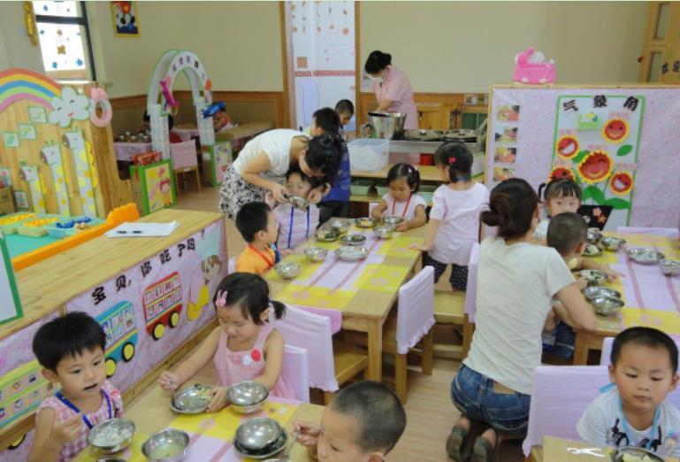 家长群|幼师误发午餐照到家长群,虽然很快撤回,还是被眼尖的家长截图了