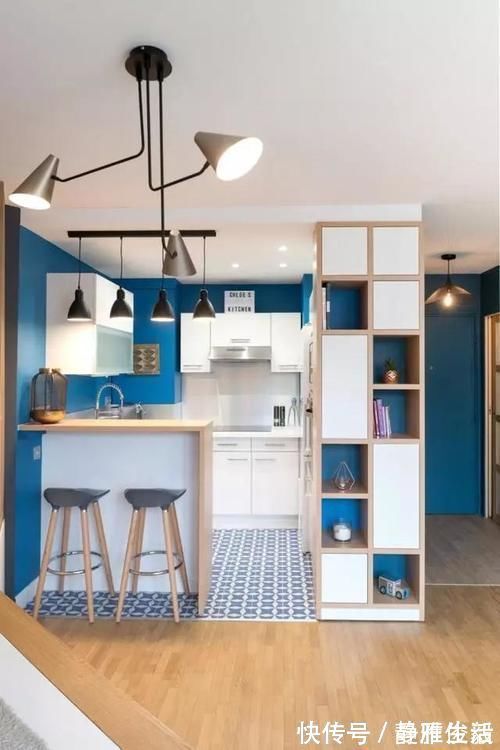 公寓|单身小姐姐买20平公寓,打个地台上面是客厅,下面抽张床出来睡觉!