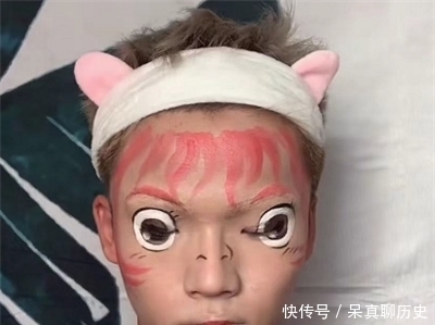 小哥哥仿妆“波妞”走红,开头:来看看笑话,最后:有两个鼻子?