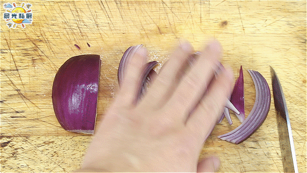  料理|柠檬蒜香烤鸡腿，外焦里嫩的懒人料理，用简单食材创造出如此美味