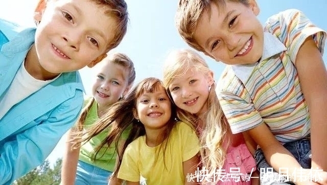 幼儿园|妈妈扮成小黄鸭接娃放学?评论区太亮了!承包一年笑点哈哈哈