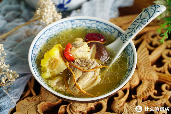 窍门|日常三餐 篇五十七:秋季炖鸡汤,记住“2不用3窍门”,鸡汤清亮鲜香,好喝人人夸