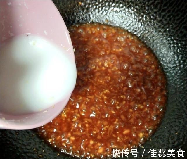 做鱼时,去腥加酒加醋都不对,这才是最好吃的做法,让您爱上吃鱼