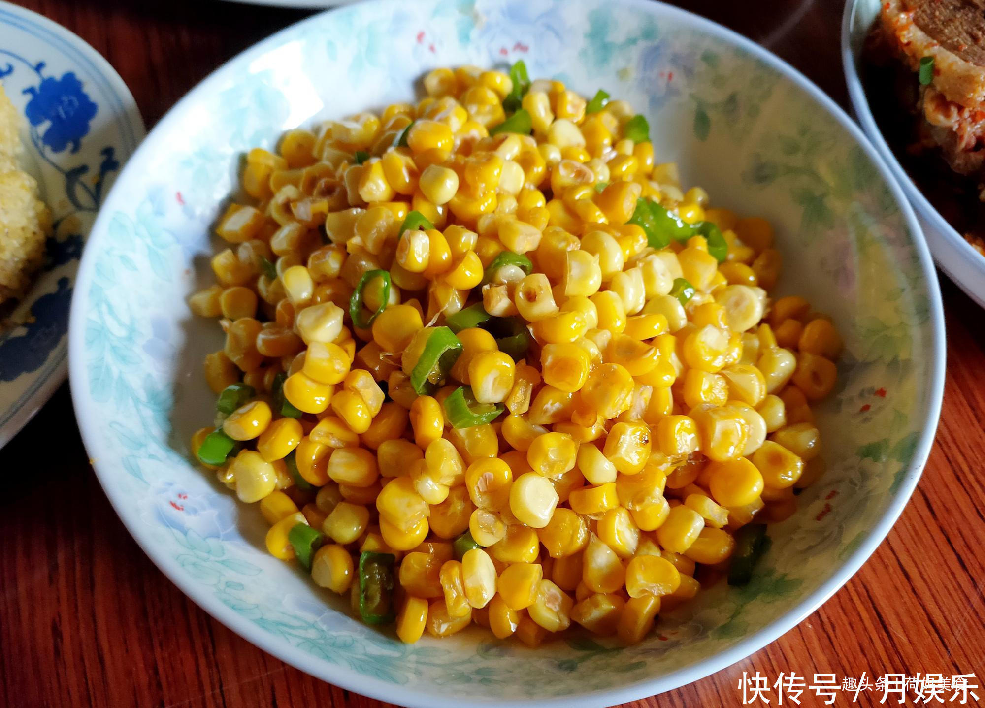 晒晒娘家的年夜饭，妈妈做了8菜1汤，简单又家常，全是妈妈的味道