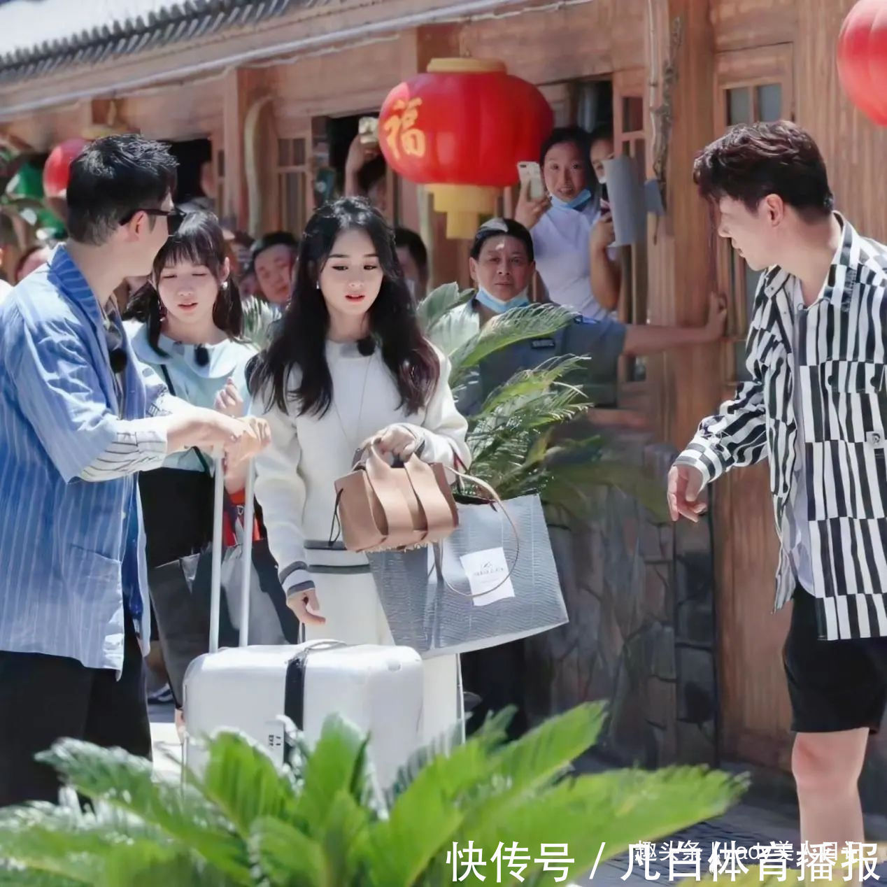 赵丽颖资源被截胡?《中餐厅》路透图挺水灵的,综艺资源依旧强大