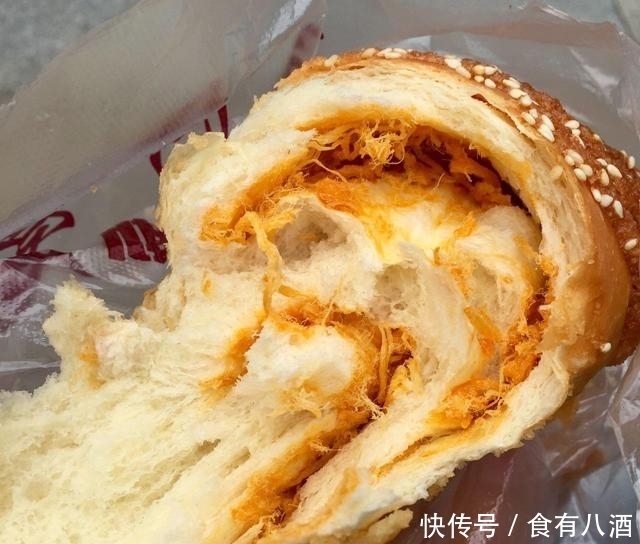 早餐给你安排好了,营养口感双面考虑,肉松面包真不错
