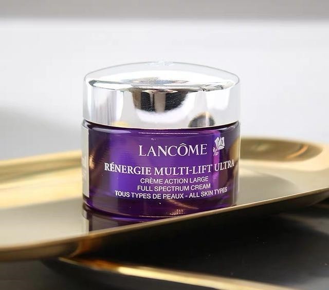 质地 有眼界的女人,40岁后都爱用这四款面霜抗老优秀,还颜值高!