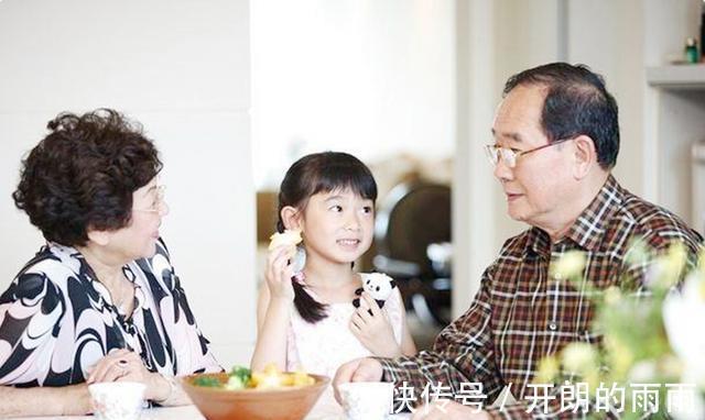 带娃|“上班式带娃”成新潮流,孩子有人照看,老人和子女也相互不打扰