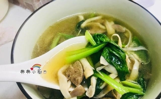 平菇|猪身上便宜又好吃的部位,煮汤越喝越香,是最好的食补食材