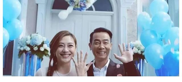应采儿|54岁的“山鸡哥”陈小春原来竟然是“妻管严”