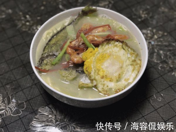 小葡萄|姑娘晒婆婆做的月子餐火了!网友我一个男的都想坐月子了