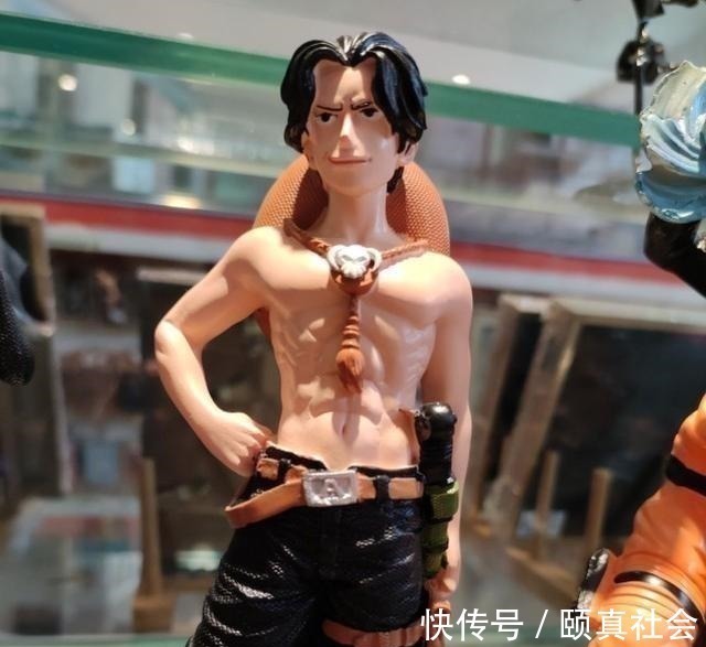 艾斯|一件山寨手办,一笑而过,一堆山寨手办,我勒个去