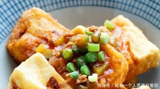 这道菜除了简单没有别的,实惠的脆皮内酯豆腐,就是好吃
