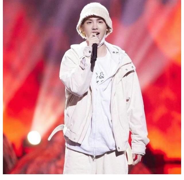 雙11晚會彩排路透：易烊千璽酷帥插兜，時代少年團變順毛乖小孩